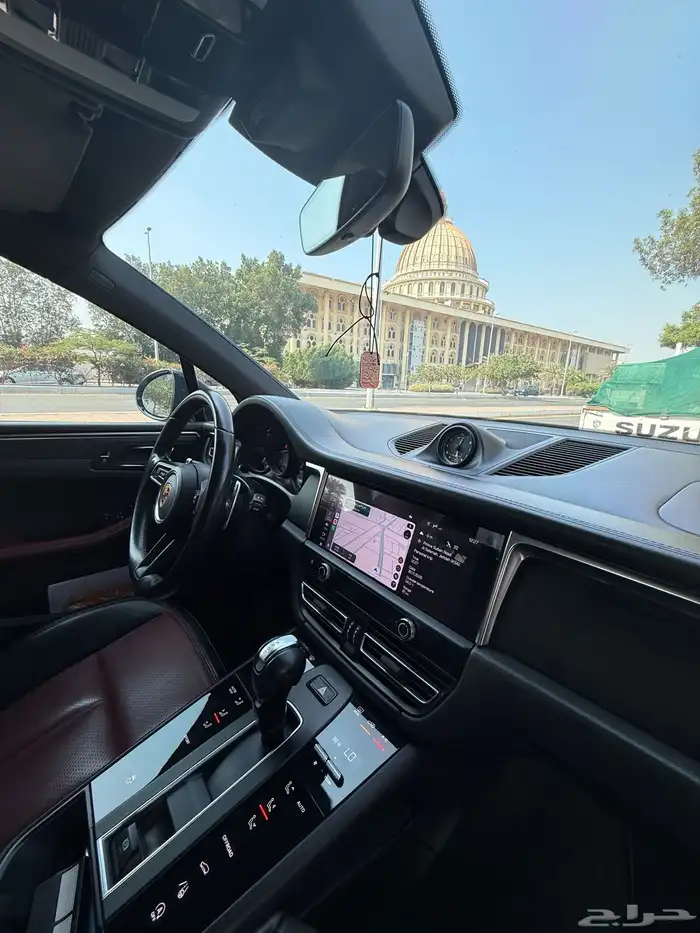 بورش ماكان أسود 5