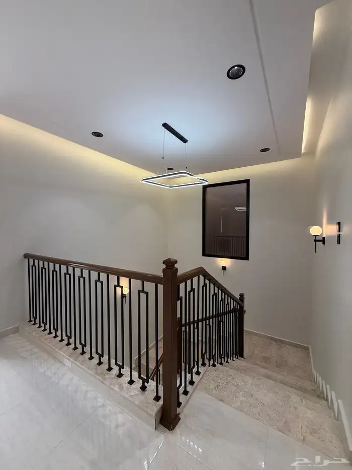 للبيع ارواف علويه بملحق وشقق ارضيه ببايكة سيارة ف احد رفيده 44