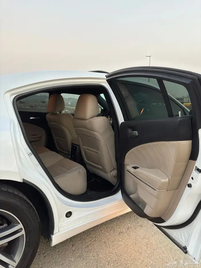 للبيع تشارجر 2014 فل هاوس V8 ابيض لؤلؤي مالك اول 27