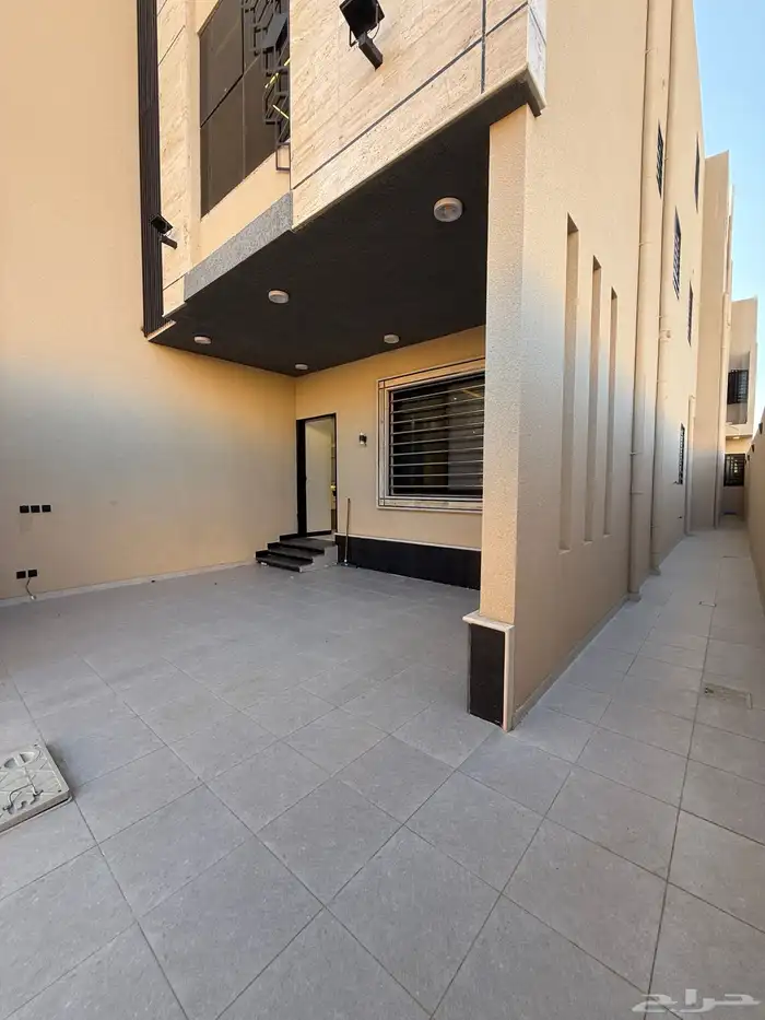 للبيع ارواف علويه 9 غرف وشقق ارضيه ببايكة سيارة درة الموسي 3