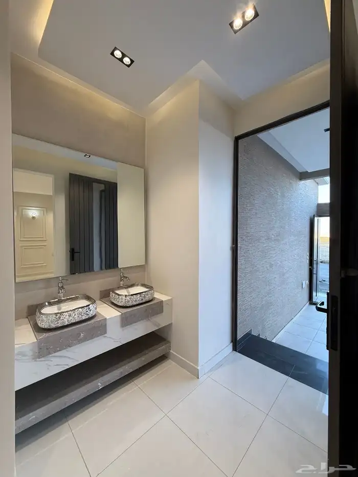 للبيع دور أرضي بمداخل خاصة وحوش بحي المعارض بسعر 570 الف 6