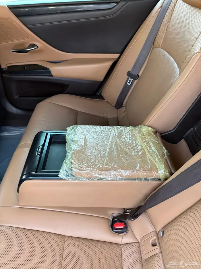 لكزس ES 300h 2021 12