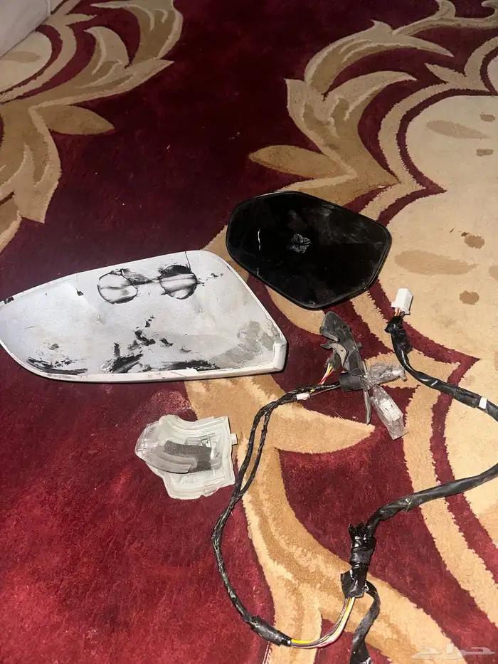 مراياء افلون و غطاء مراياء افلون 2021 (يسار 1