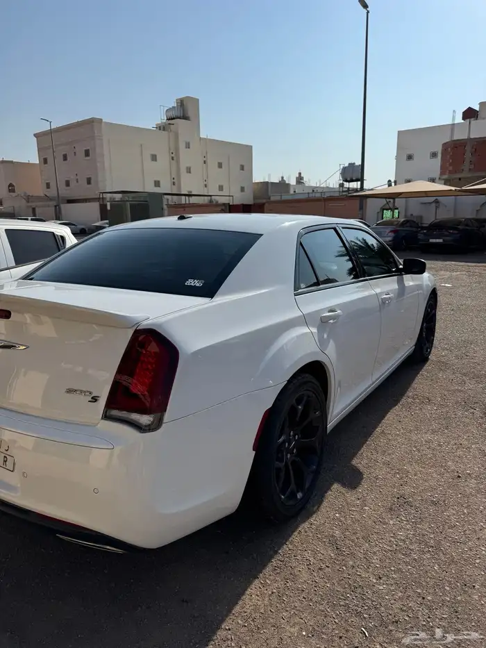 كرايزلر c300s نظيفة مع لوحة مميزة 3