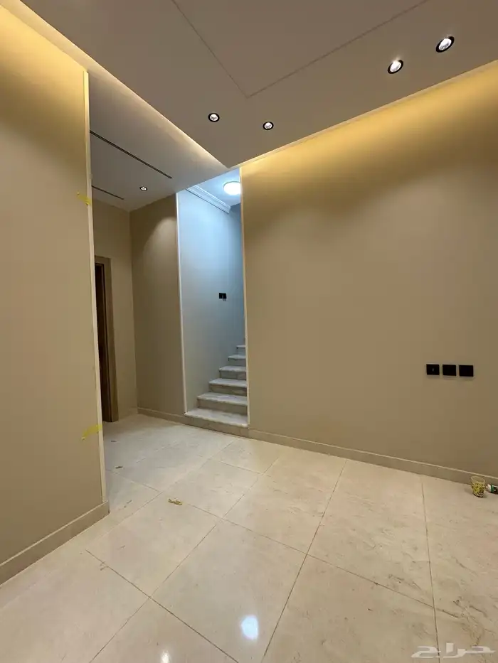 شقق للبيع دور اول و دور ثاني روف ب اسطح خاصة 12