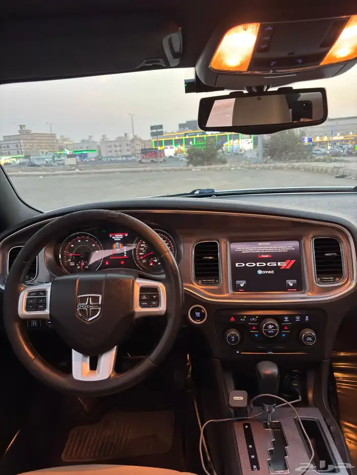 للبيع تشارجر 2014 فل هاوس V8 ابيض لؤلؤي مالك اول 32