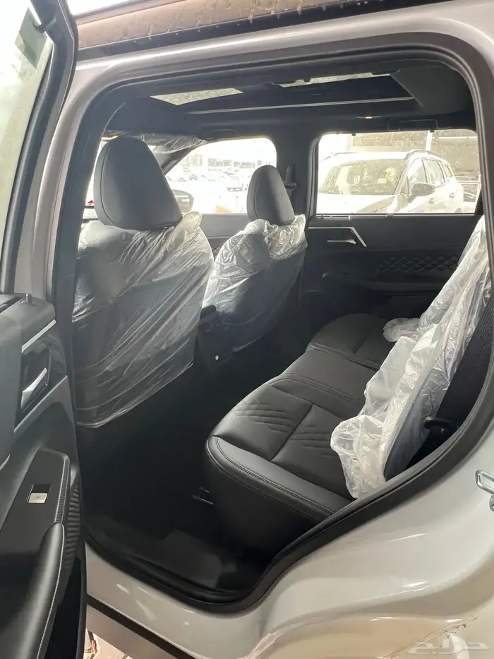 ميتسوبيشي اوتلاندر فل كامل بلاك سام 2025 وارد العيسائي 10