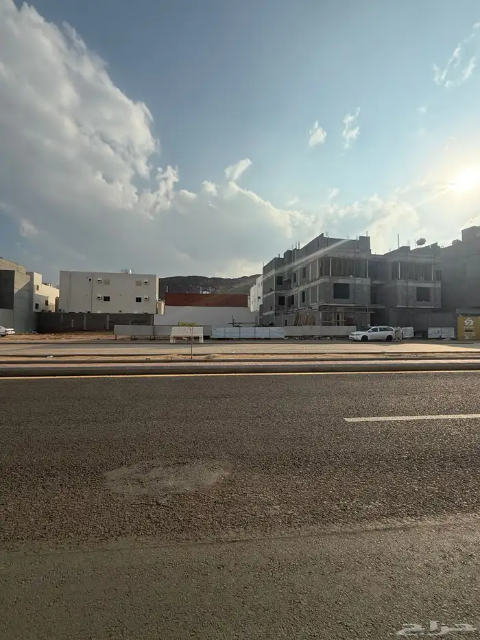 للبيع ارض تجارية في مخطط السلام م623 شارع35م شمالي 14