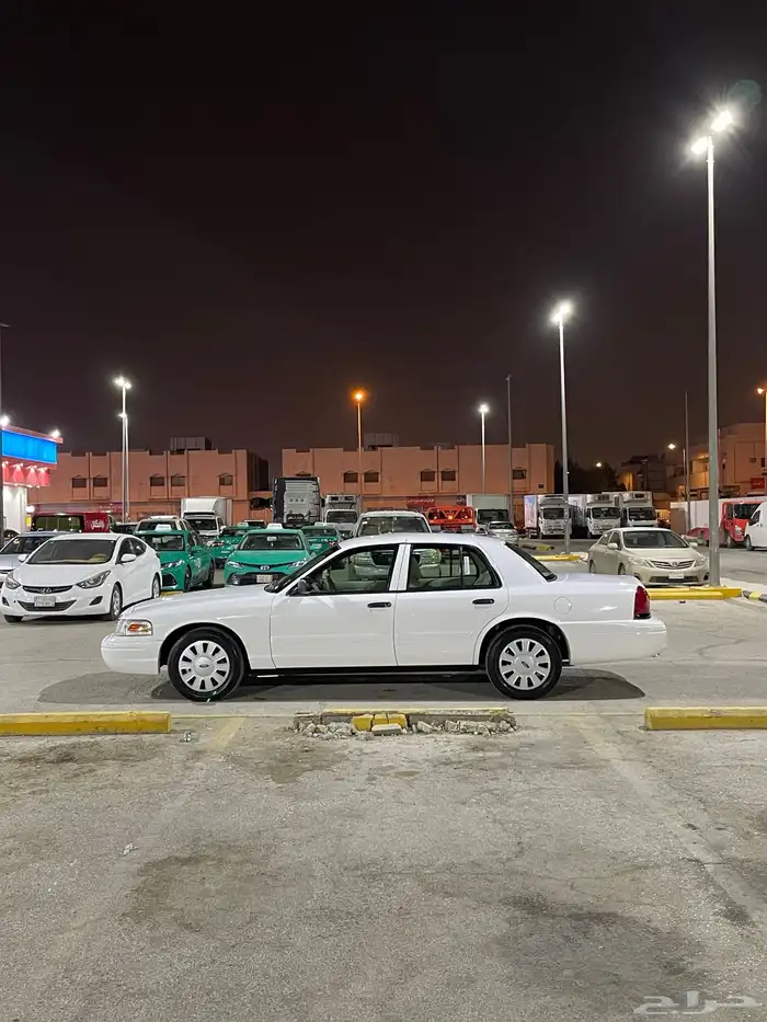 للبيع فورد بوليسي 2010 عداد قليل نظيف جدا 7