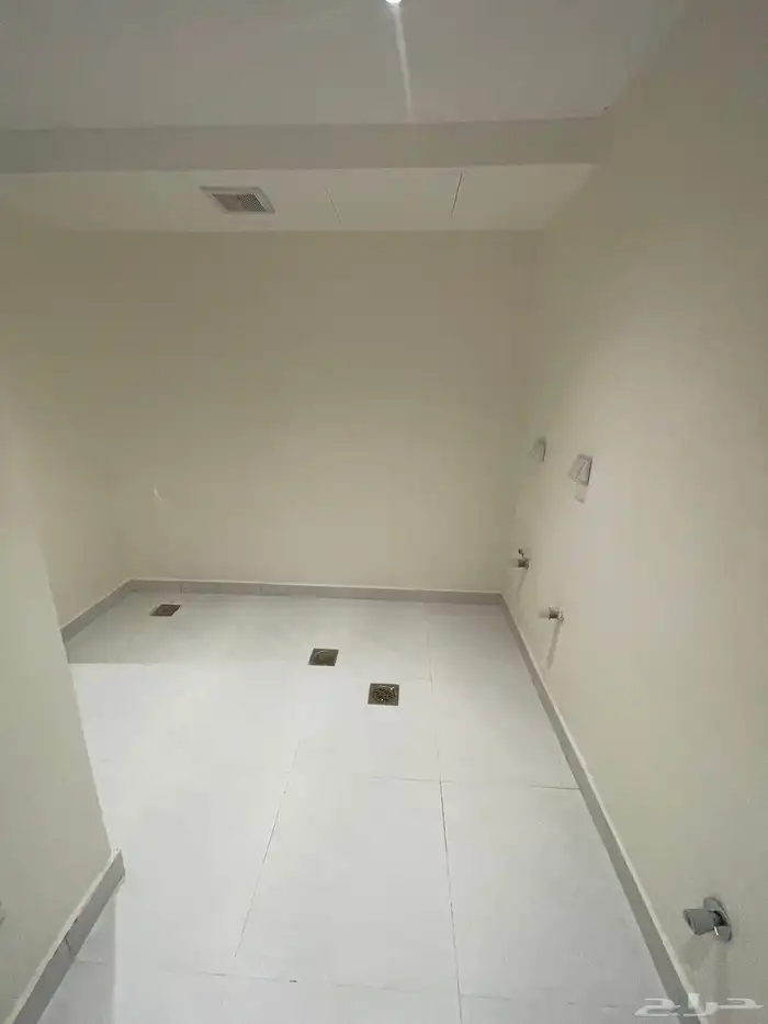 فيلا للإيجار المشرقية حي الجنادرية 12