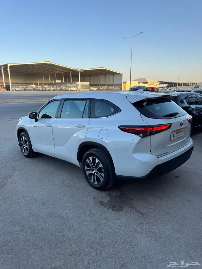 للبيع تويوتا هايلاندر 2023 نص فل - هايبرد - بحالة الوكاله 4