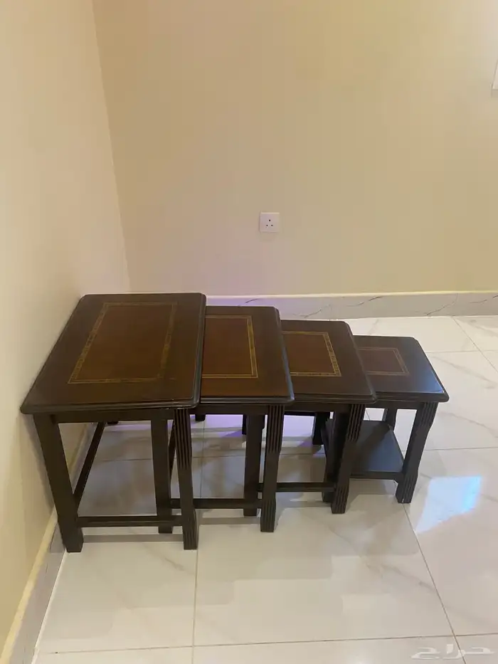 طاولات طقم ب 100 فقط مستعمله 1