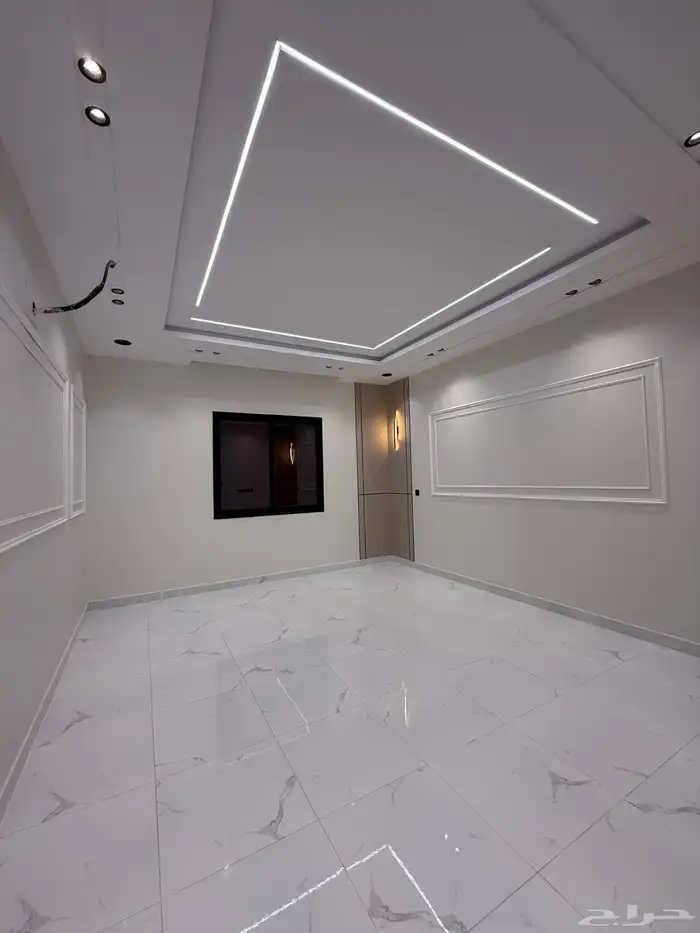 للبيع شقة علوي نظام دور بسطح خاص خلف ساكو طريق أبها الخميس 18