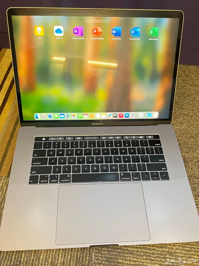 MacBook Pro Look like new Touch Bar 16GB ram 500gb 8