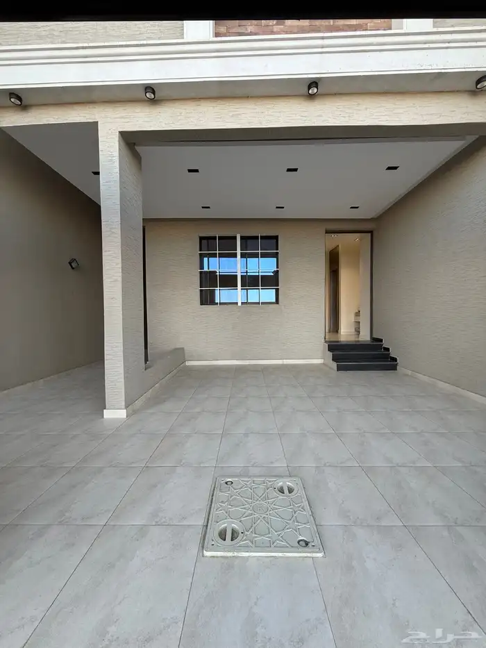 للبيع دور أرضي بمداخل خاصة وحوش بحي المعارض بسعر 570 الف 1