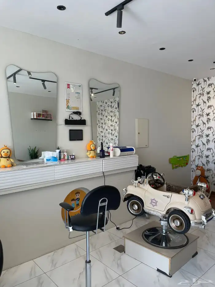 للبيع ديكورات واغراض محل حلاقة اطفال 6