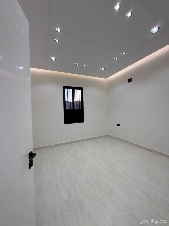 للبيع روف علوي بملحق تشطيب VIP ف احد رفيده وسط الخدمات 17