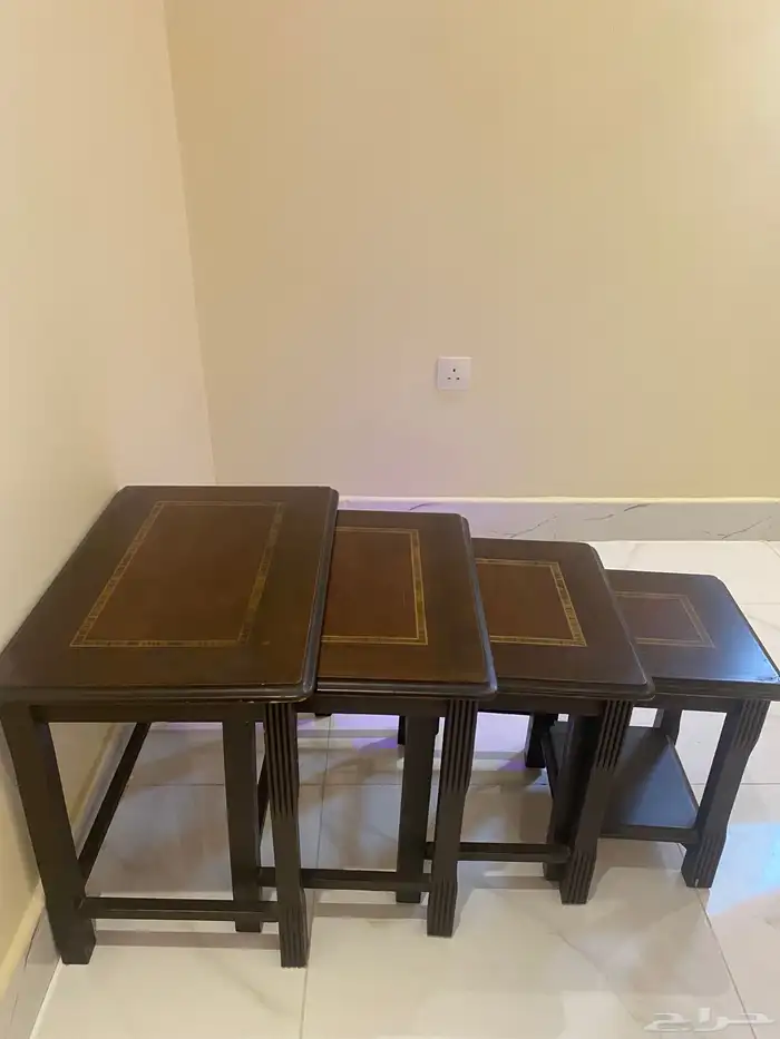 طاولات طقم ب 100 فقط مستعمله 2