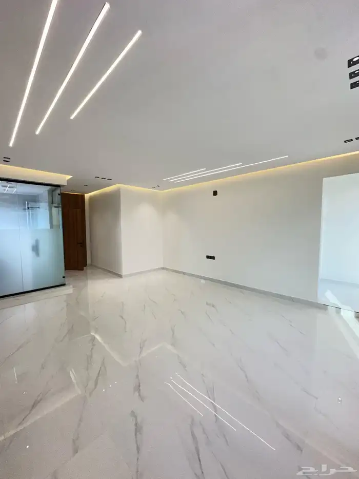 للبيع فيلا مع شقة مدخل خاص في حي  البيان 2