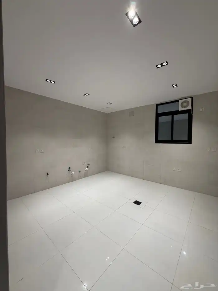 للبيع دور أرضي بمداخل خاصة وحوش بحي المعارض بسعر 570 الف 13