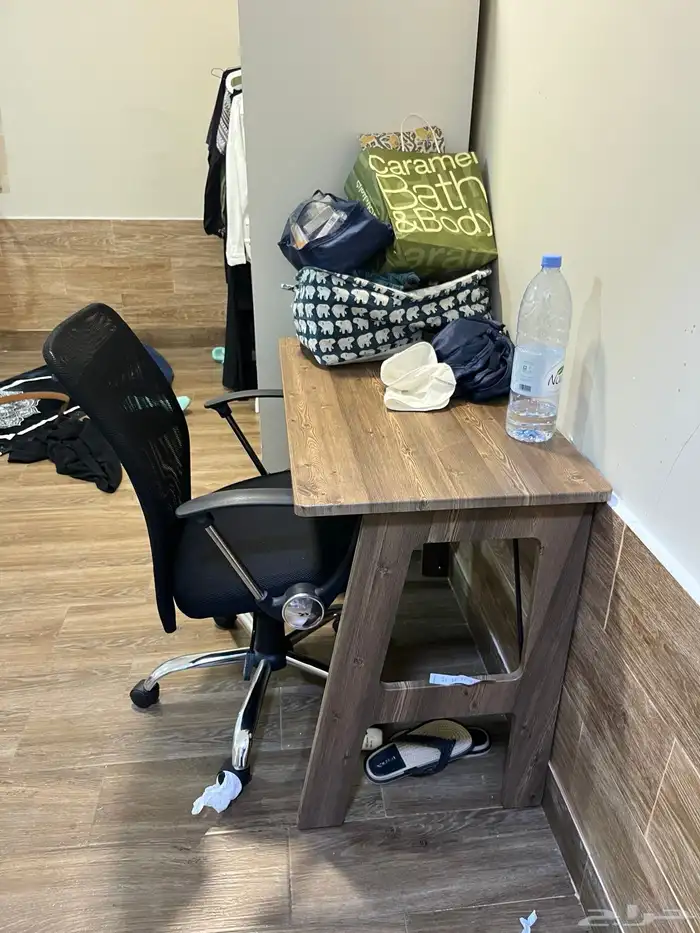 مكتب   كرسي مكتب بحالة ممتازه 0