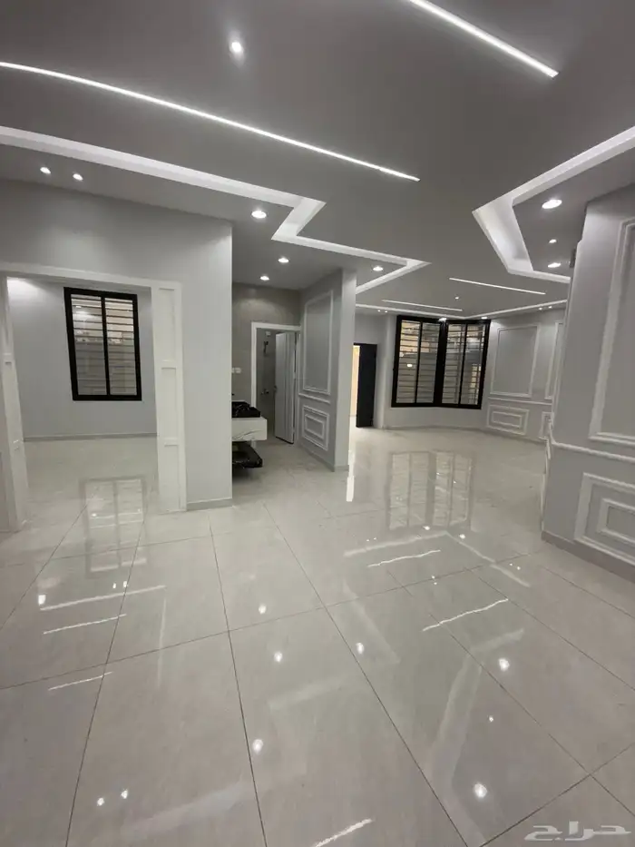 للبيع فيلا علي شارعين زاويه أرض كامله أحد رفيده حي الروان 14