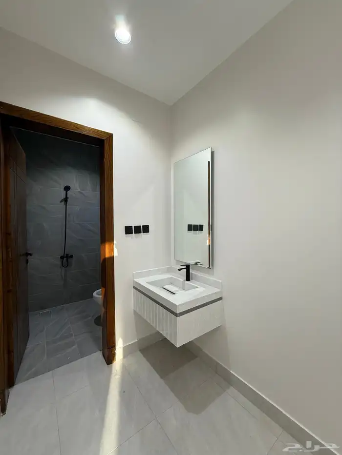 للبيع روف علوي موقع ممتاز - مدارس - مسجد - خدمات عامة كاملة 31