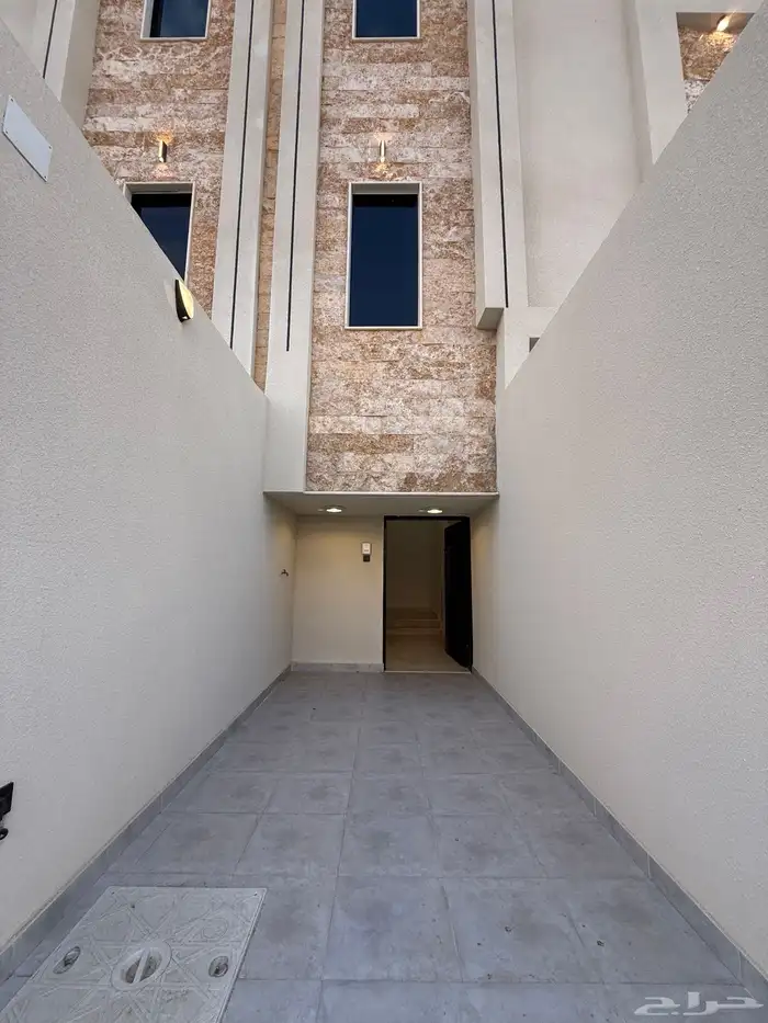 للبيع روف علوي بملحق تشطيب VIP ف احد رفيده وسط الخدمات 3