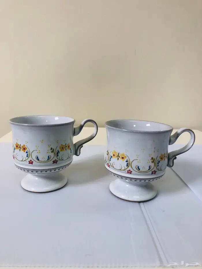 كوبين من الخزف الإنجليزي فينتج بتصميم جميل 0