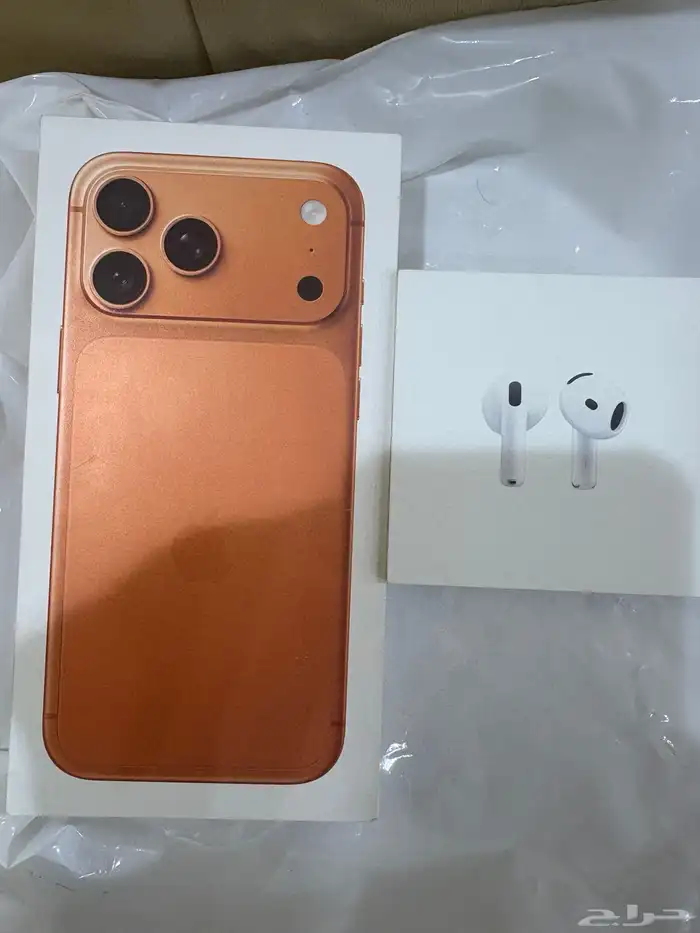 ايفون 17 برو ماكس وسماعة ابل 0