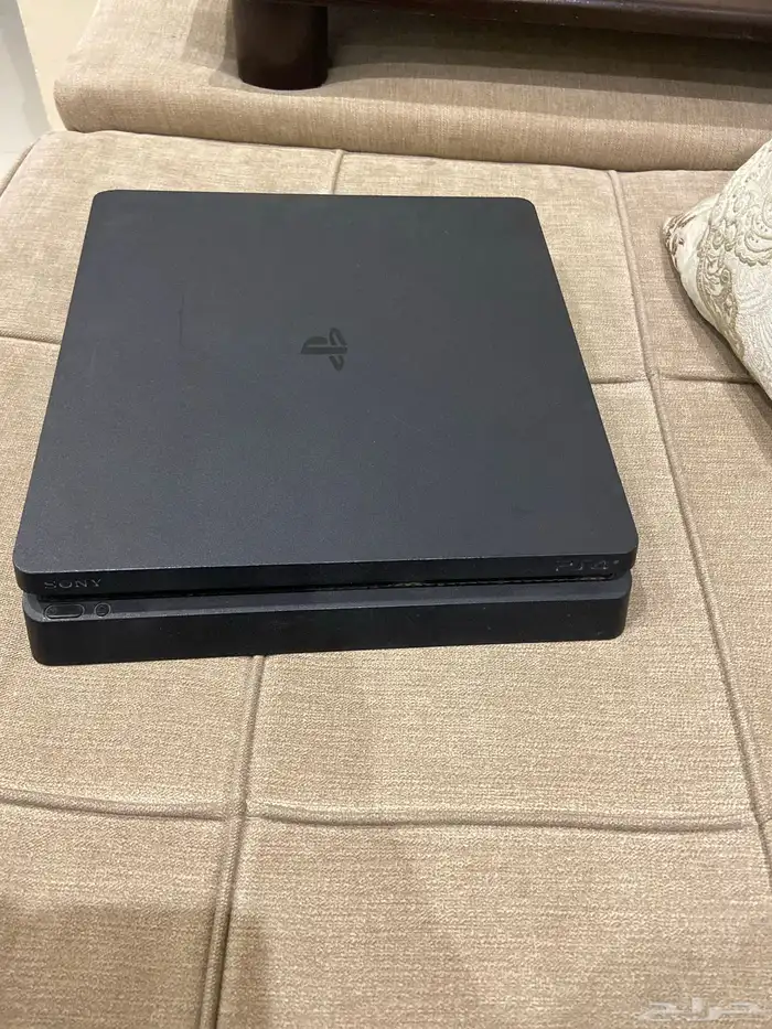 سوني فور مستعمل مع اسلاكه بدون يده 0