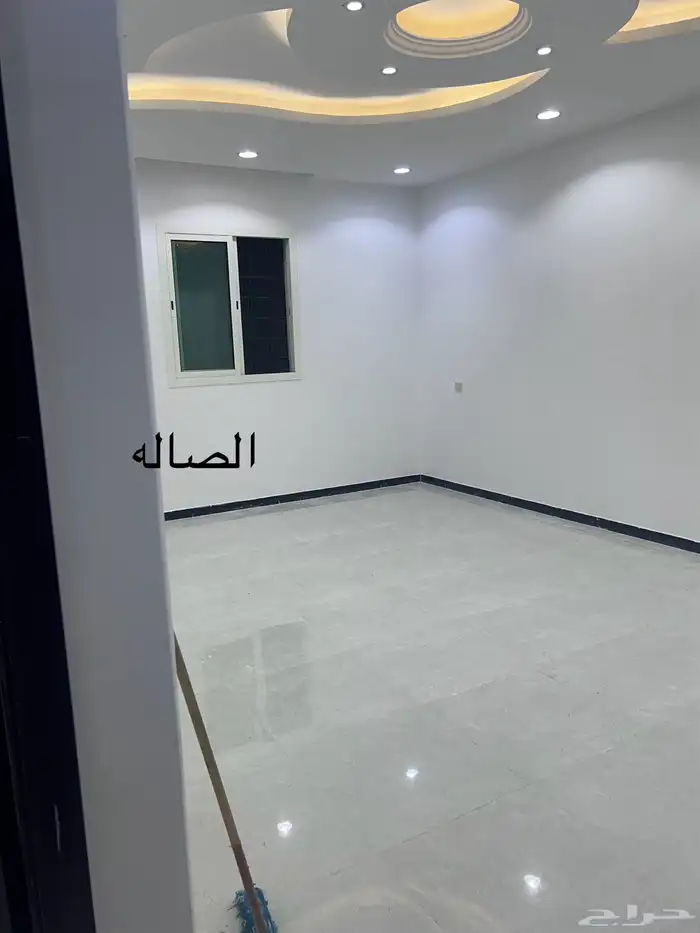 شقه في عماره حي لبن ثلاث غرف وصاله ومطبخ ودورتين مياه 2