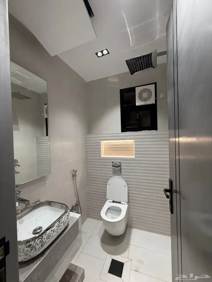 للبيع دور أرضي بمداخل خاصة وحوش بحي المعارض بسعر 570 الف 25