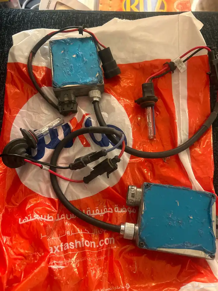 لمبات زينون للبيع 0