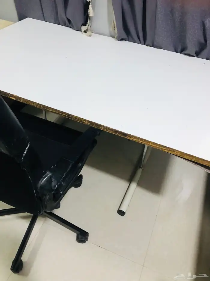 طاولة مكتب   كرسي مكتب بحالة ممتازة 4