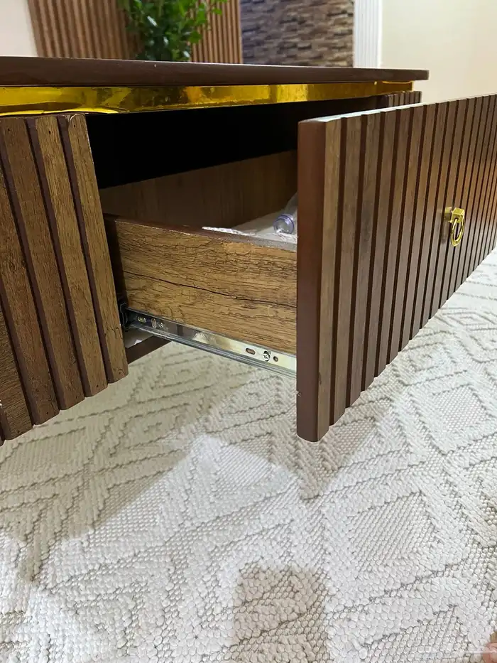 طاولة كبيره  طاولات خدمة 3