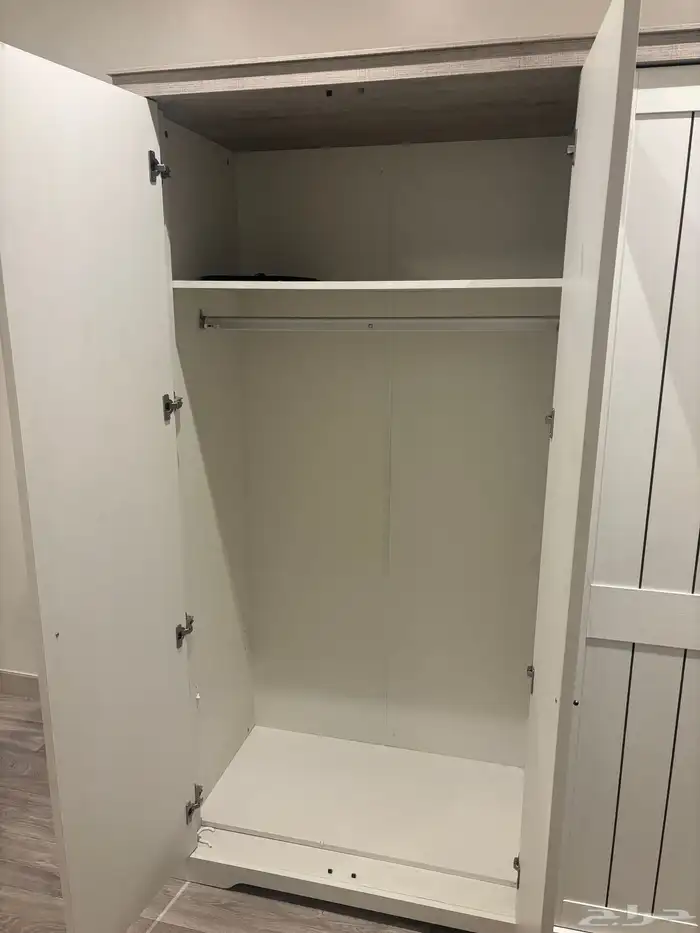 دولاب تخزين و طاوله وستاند 2