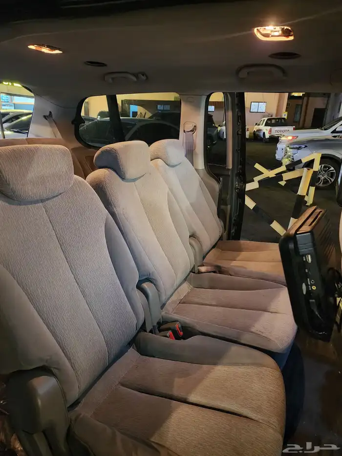 كيا كارنفال 2009 نظيفه 8