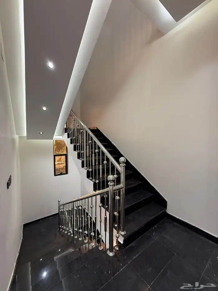 روف علوي مع ملحق 9 غرف بتصميم فندقي حي النسيم -700الف ققط 1