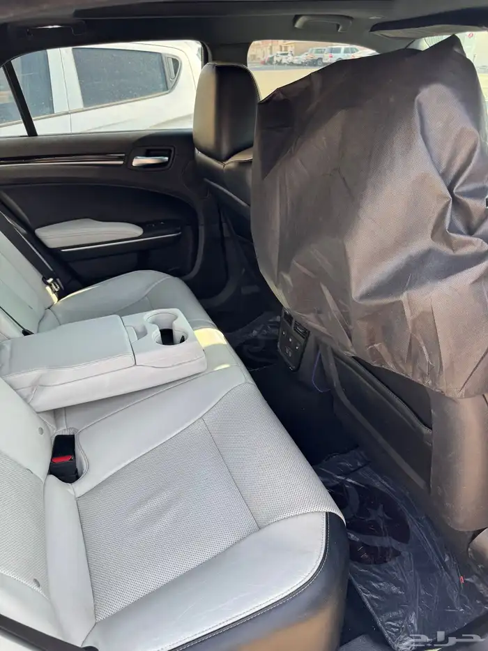 كرايزلر c300s نظيفة مع لوحة مميزة 4