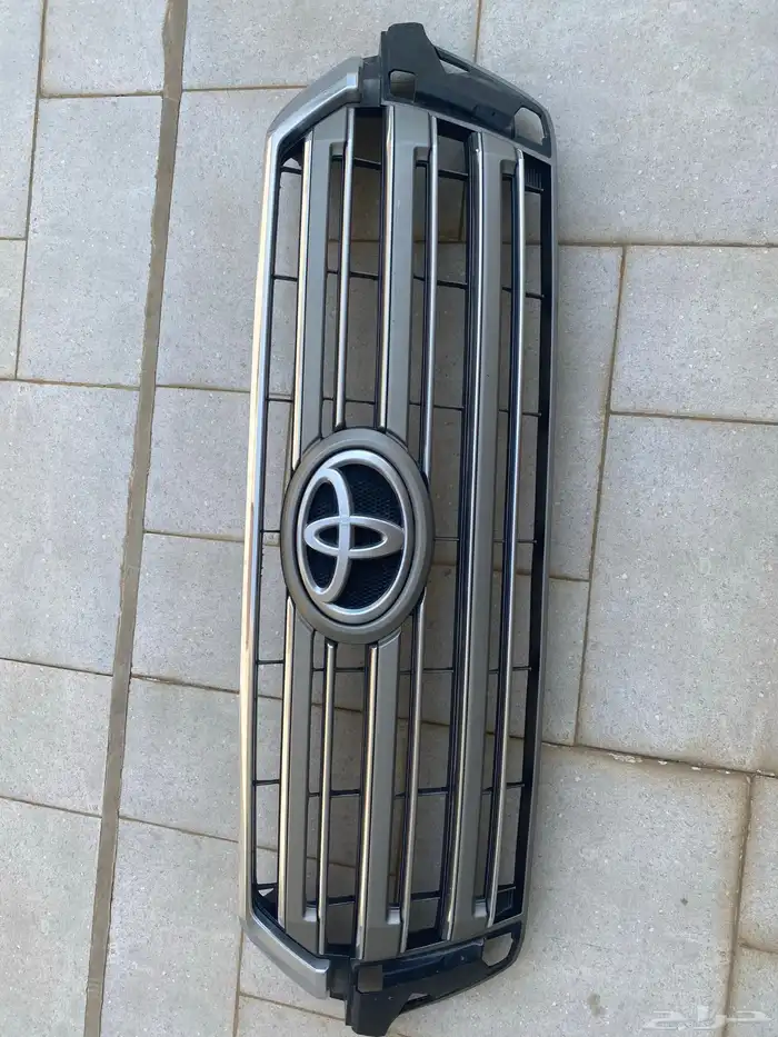 شبك امامي لاندكروزر 2019 0