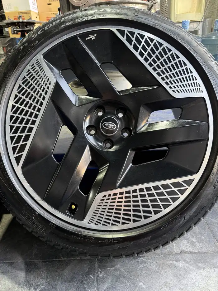 جنوط رنج روفر ديفندر مقاس 23 فورجد مع كفرات بريلي 10