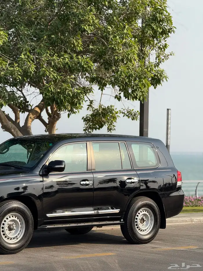 لاندكروزر 8