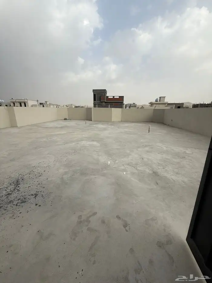 للبيع فيلا علي شارعين زاويه أرض كامله أحد رفيده حي الروان 29