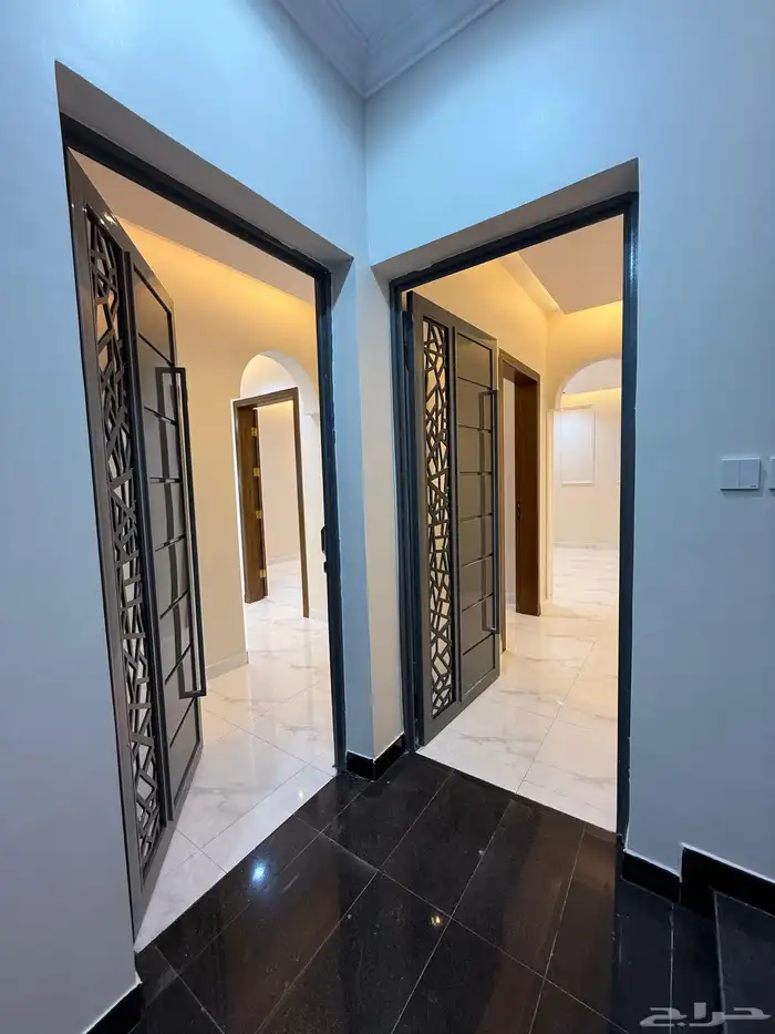 للبيع ارواف علويه وشقق ارضيه ببايكة سيارة ف شمال الخميس 25