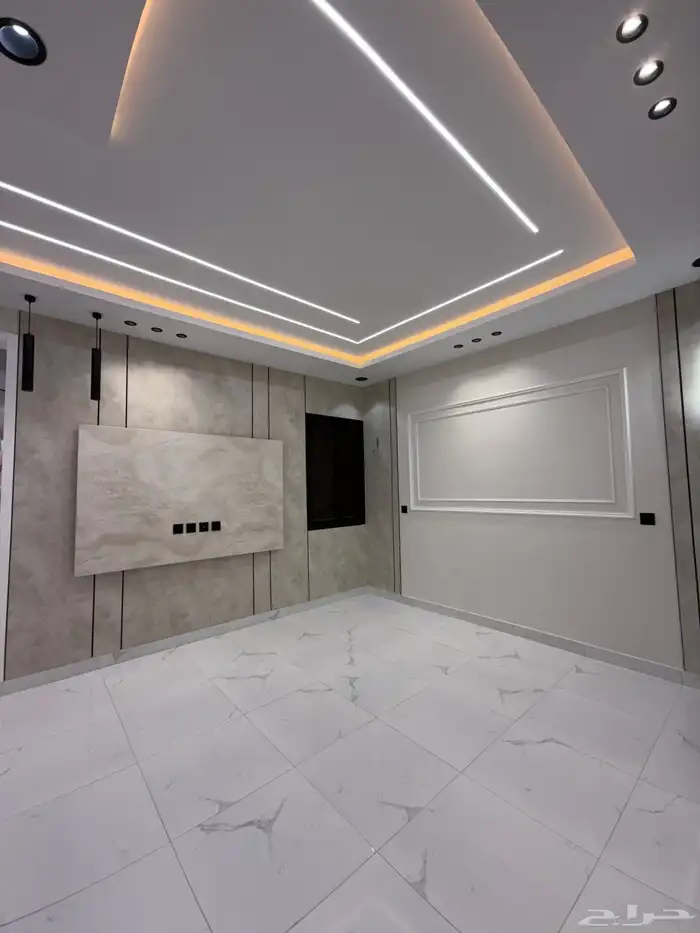 للبيع شقة علوي نظام دور بسطح خاص خلف ساكو طريق أبها الخميس 13