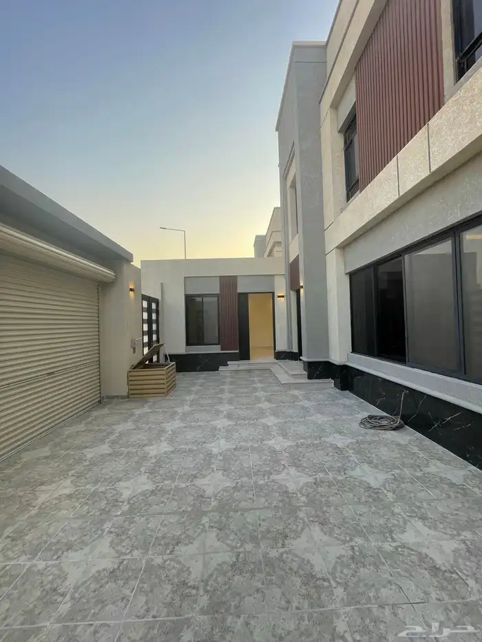 فيلا للإيجار المشرقية حي الجنادرية 4