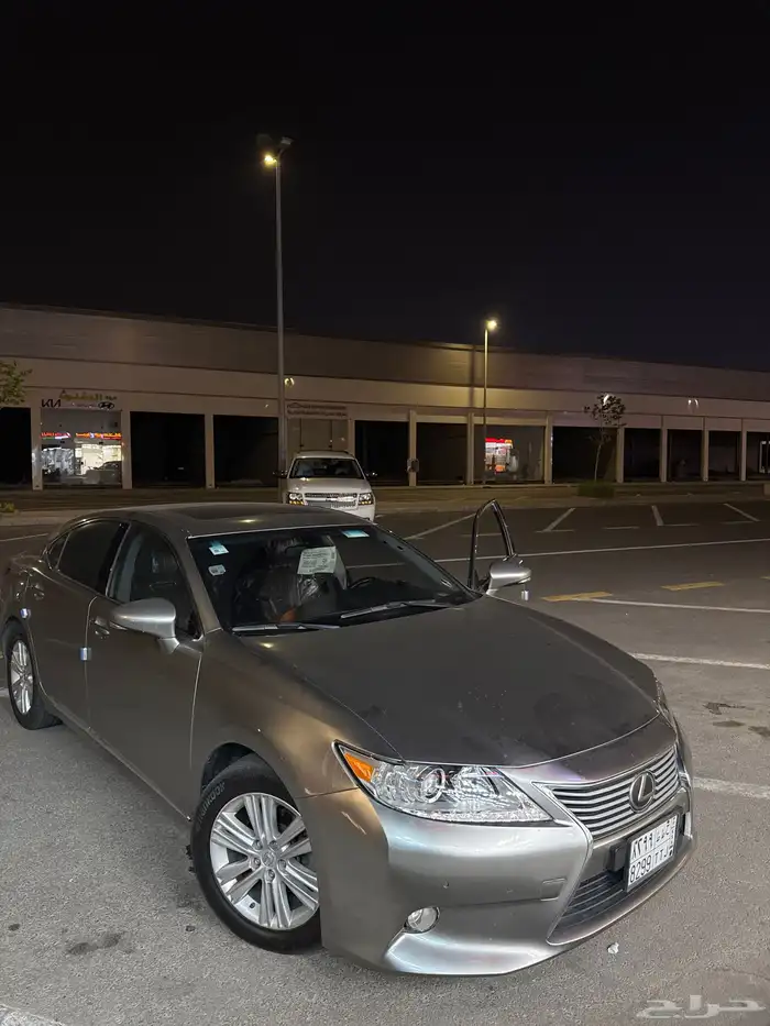 للبيع لكزس es2015 8