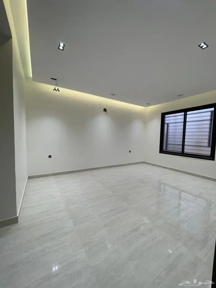 للبيع فيلا درج داخلي وشقتين مساحة 312م واحة الرحال 12