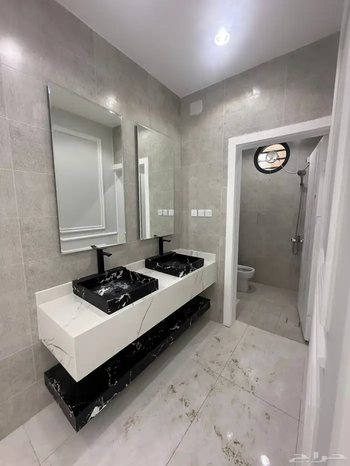 للبيع فيلا علي شارعين زاويه أرض كامله أحد رفيده حي الروان 16